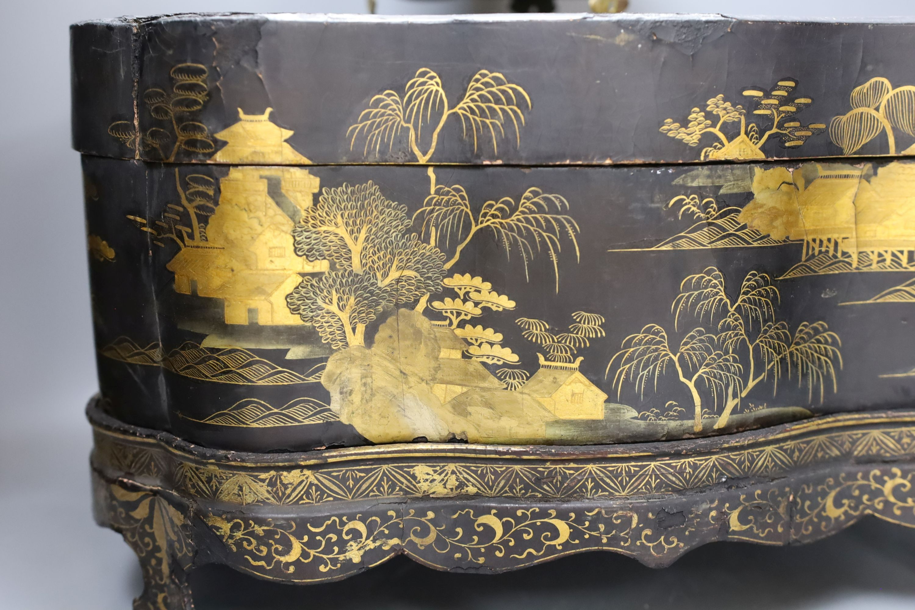 A Chinese gilt metal pierced jar and cover decorated with birds, together with a large Chinese lacquer box (2)